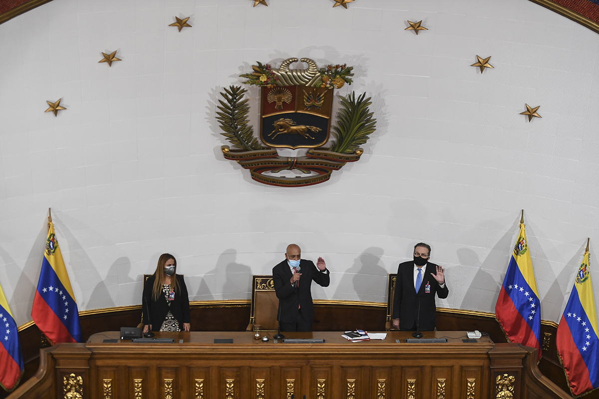 Exorcismos varios en la asunción de la nueva Asamblea Nacional venezolana
