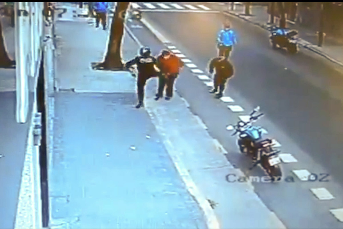 Procesaron al policía que mató a un hombre de una patada en el pecho, pero seguirá en libertad