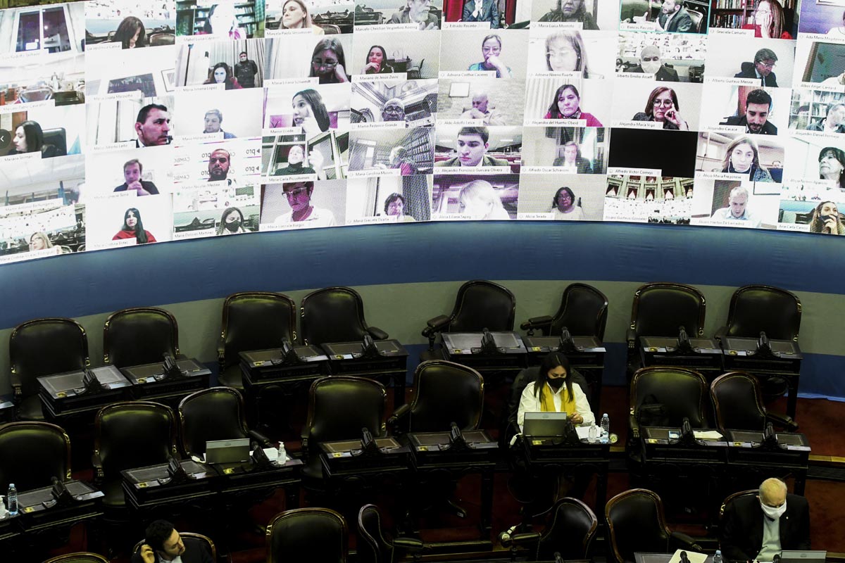Una sesión histórica en Diputados en la que la oposición logró colar su agenda