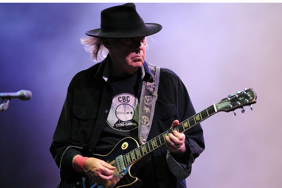 Eterno rebelde: Neil Young cumple 75 años y no se detiene