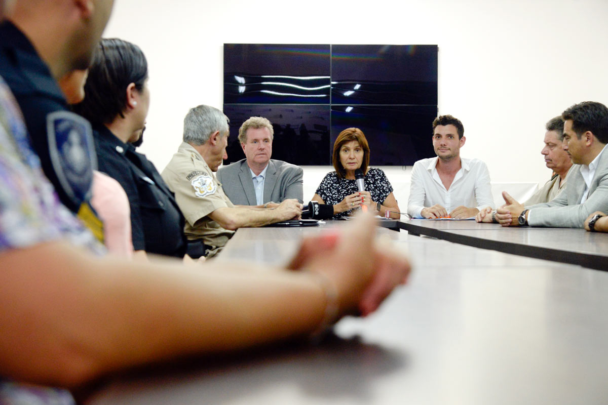 Más demagogia punitiva: el gobierno restituye a policías exonerados