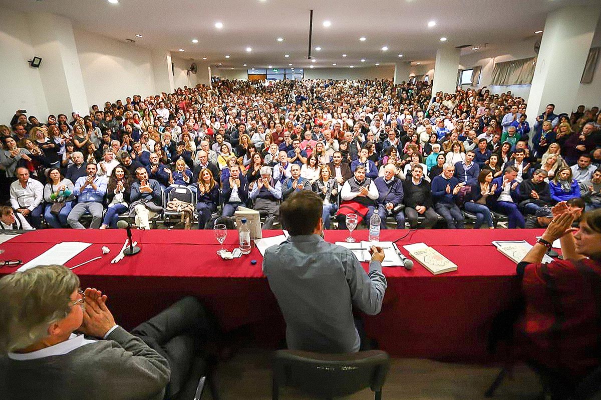 Kicillof en La Plata: “El proyecto político es reconstruir la identidad de la Provincia”