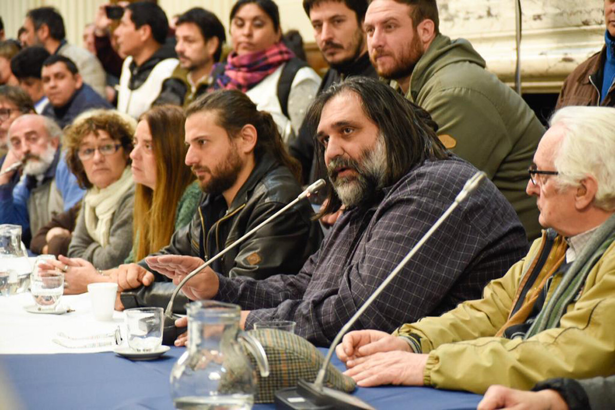 La oposición presiona: «por ley o por decreto» piden la Emergencia Social