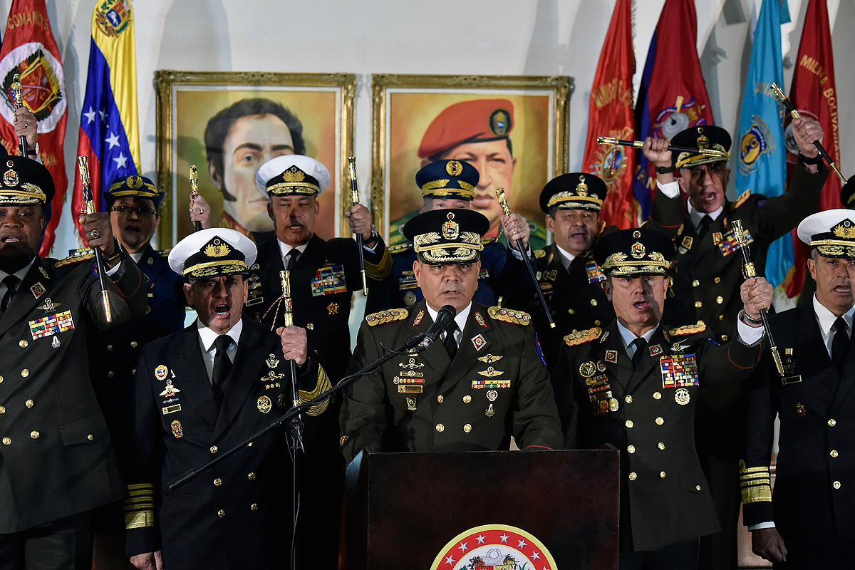 Las Fuerzas Armadas respaldaron a Maduro