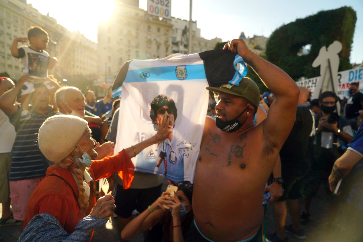 La marcha reclamando justicia por Maradona se volvió una gran concentración en el Obelisco