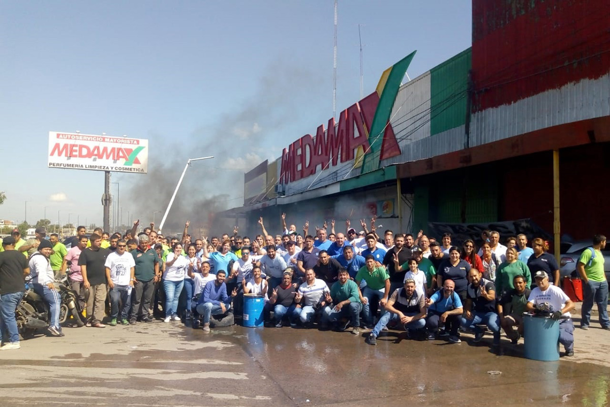 Trabajadores de una distribuidora de La Matanza se movilizaron por despidos
