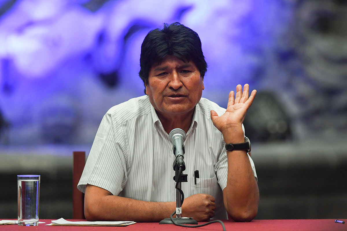 Evo Morales: «A los comandantes, a los oficiales, no se manchen con la sangre del pueblo»