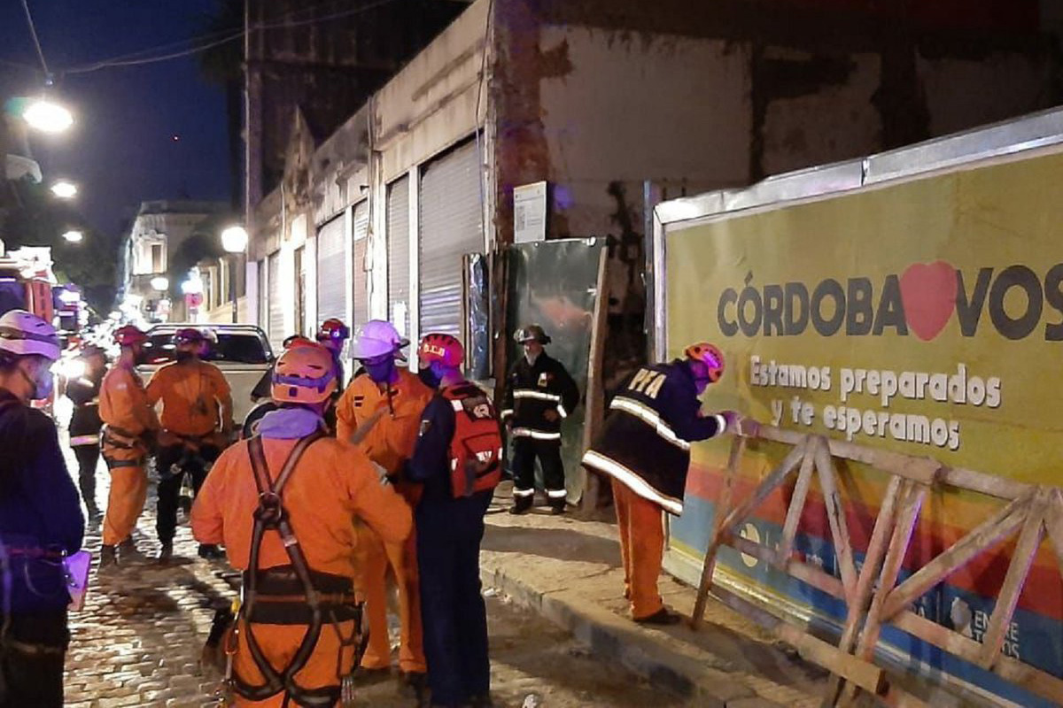 El derrumbe de una obra privada en San Telmo afectó a una dependencia del Ejército