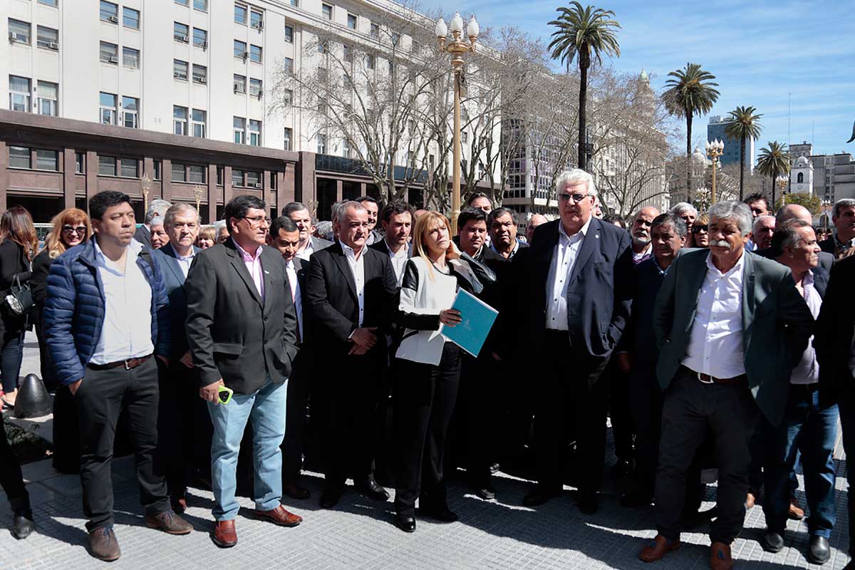 Magario resiste al desalojo de la sede porteña de la FAM