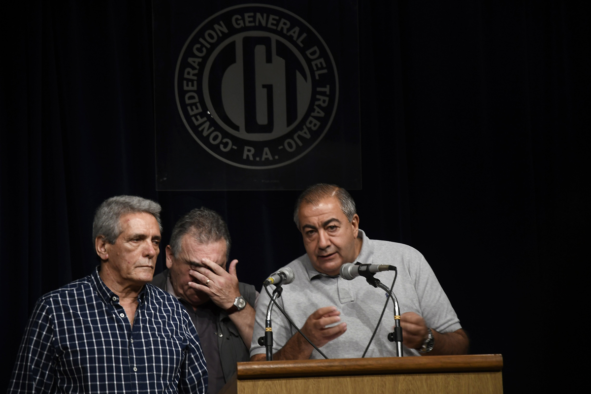 La oposición al triunvirato rechaza la dilación pero discrepa ante una posible fractura