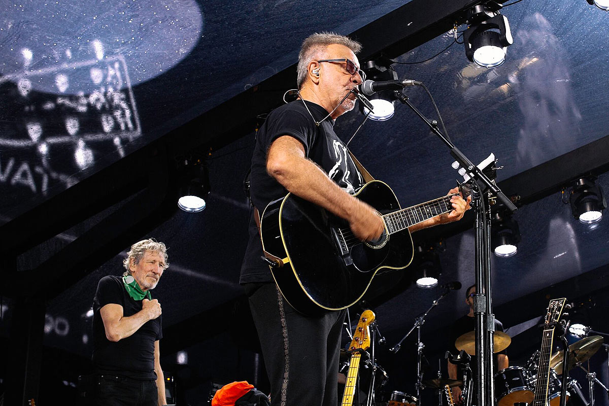 Histórico: León Gieco cantó en el show de Roger Waters en La Plata