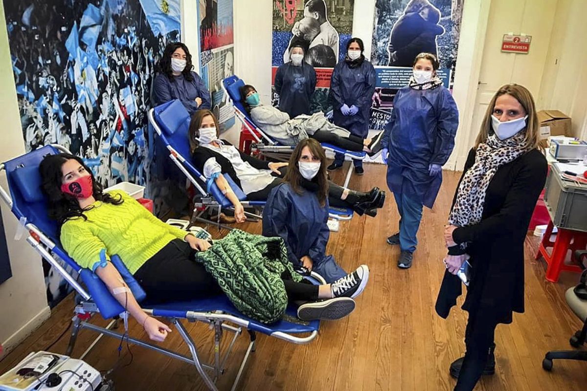 Coronavirus: de 29 enfermos graves tratados con plasma se curaron 26