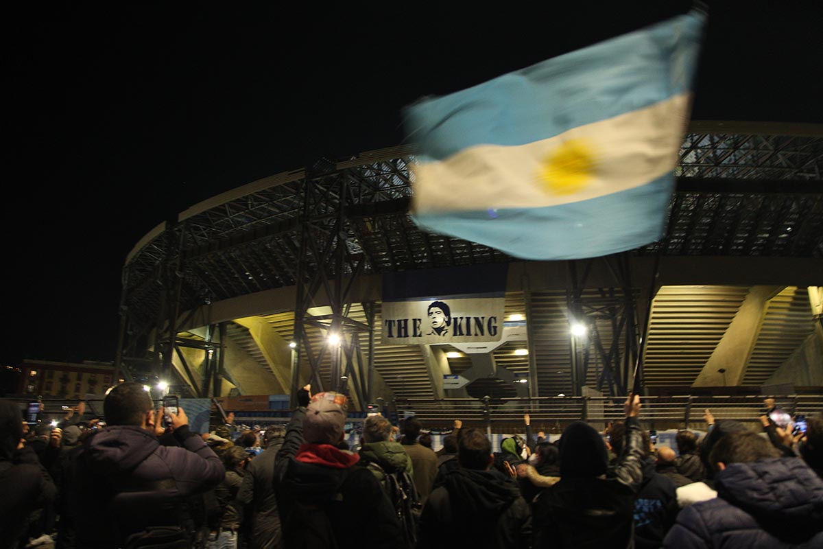 Nápoles prepara «el aplauso más grande de la historia» para despedir a Maradona