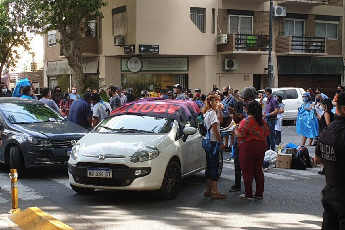 La Cámara baja creó un equipo de abogados para frenar los escraches durante el debate por el aborto