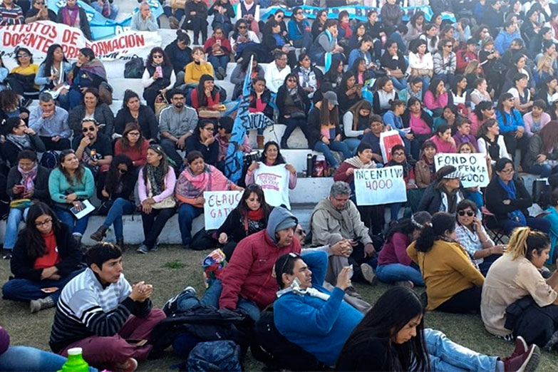 Los docentes de Salta comenzaron la tercera semana de huelga