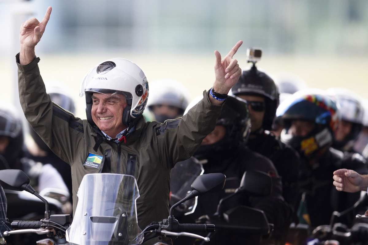 Bolsonaro reivindica la masacre de la policía en la favela de Rio donde murieron 28 personas