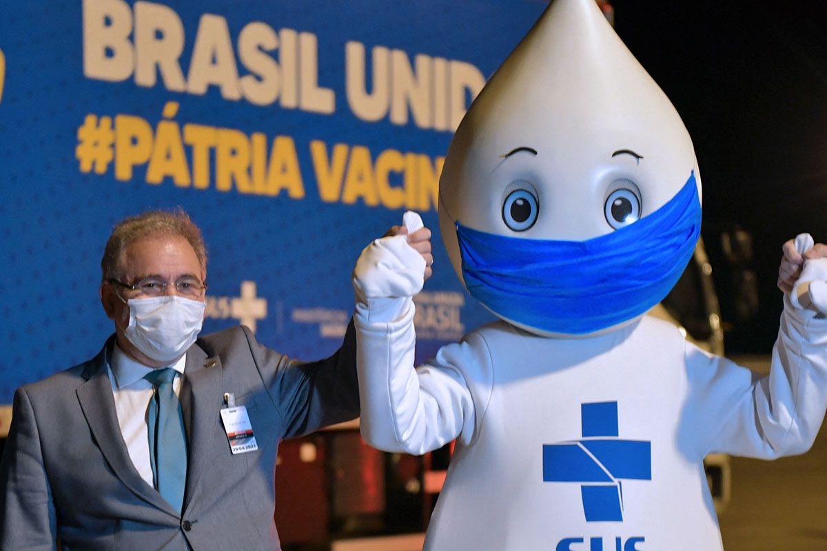 Brasil recibió el primer lote de vacunas Pfizer tras haber rechazado la Sputnik V