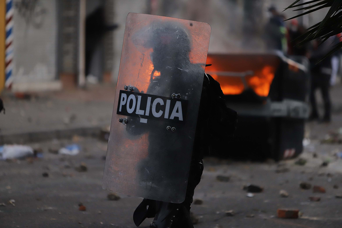 Al menos 10 muertos en protestas contra la violencia policial en Bogotá