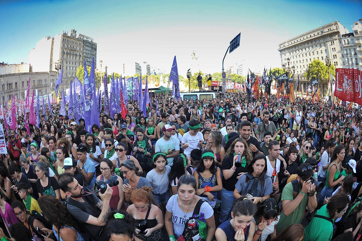 La «marea verde» montó una fiesta frente al Congreso en reclamo por el aborto legal
