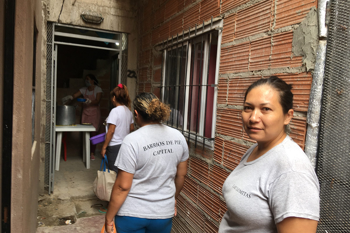 La villa en cuarentena: los comedores que evitan que el hambre se vuelva otra pandemia
