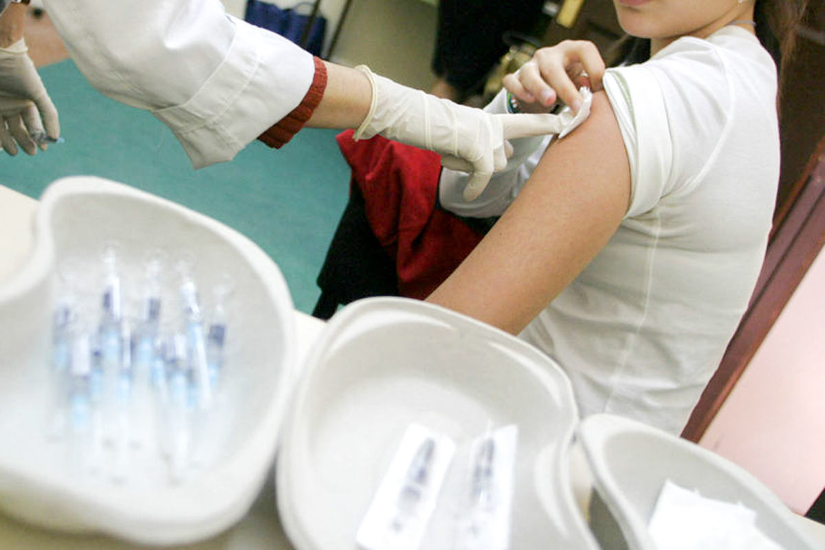 Una vacuna menos y otro dato  preocupante: en junio bajó un 14% la dispensa de medicamentos
