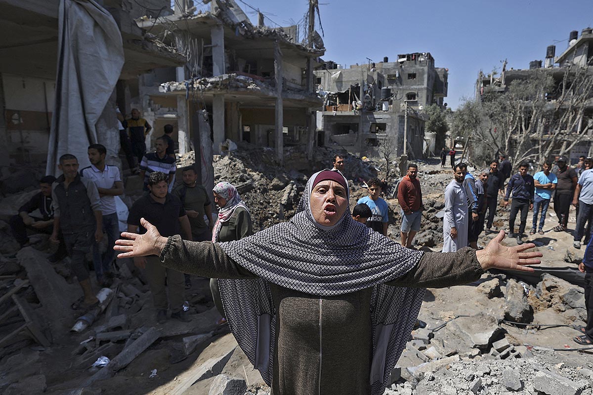 Palestinos huyen de sus casas mientras Israel ataca Gaza con artillería