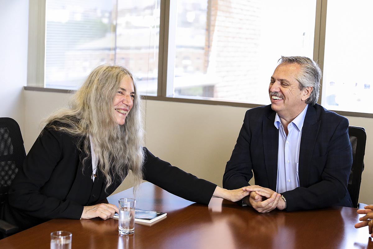 Alberto Fernández se reunió con la cantante Patti Smith