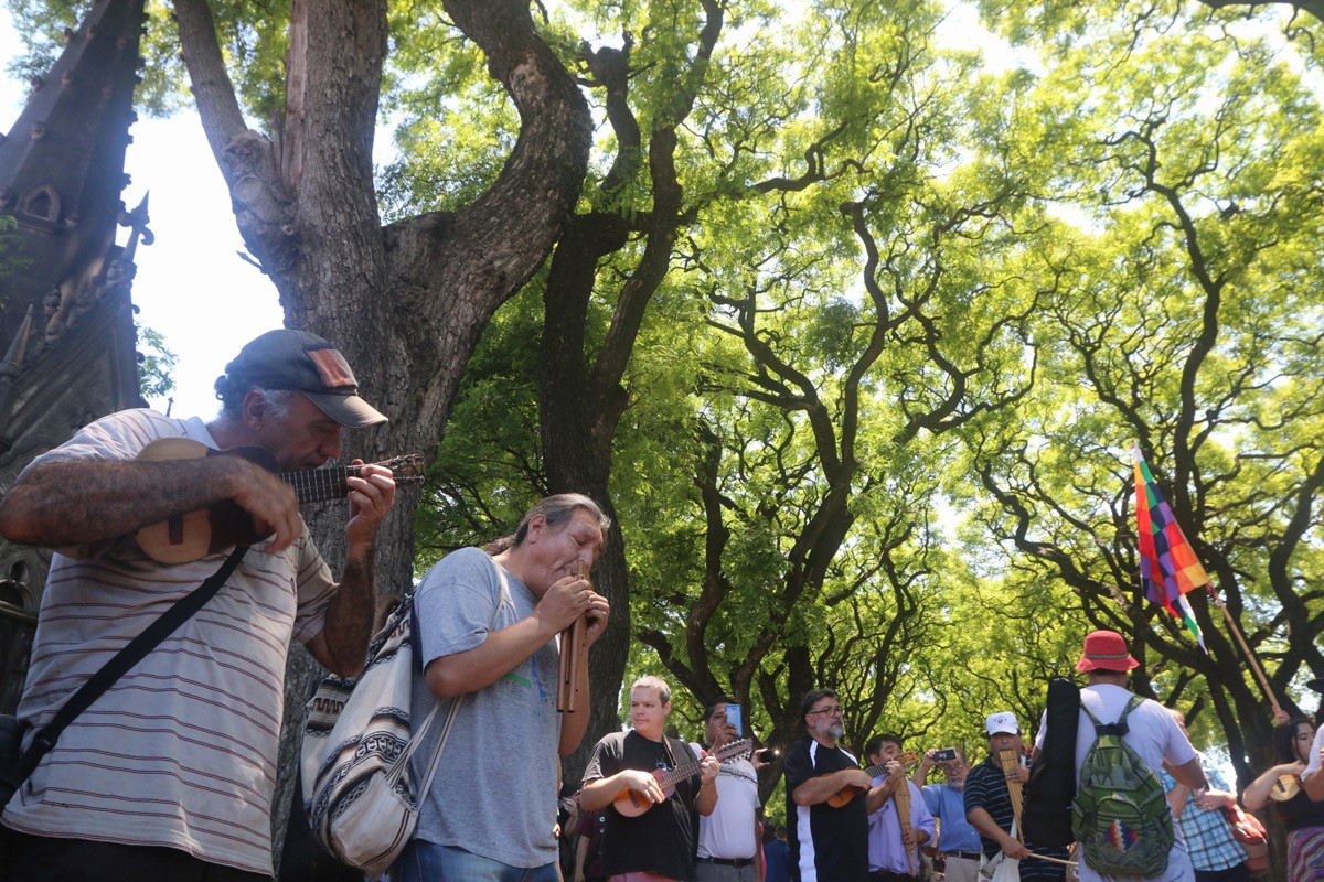 Charangos y sikus para despedir al gran Jaime Torres