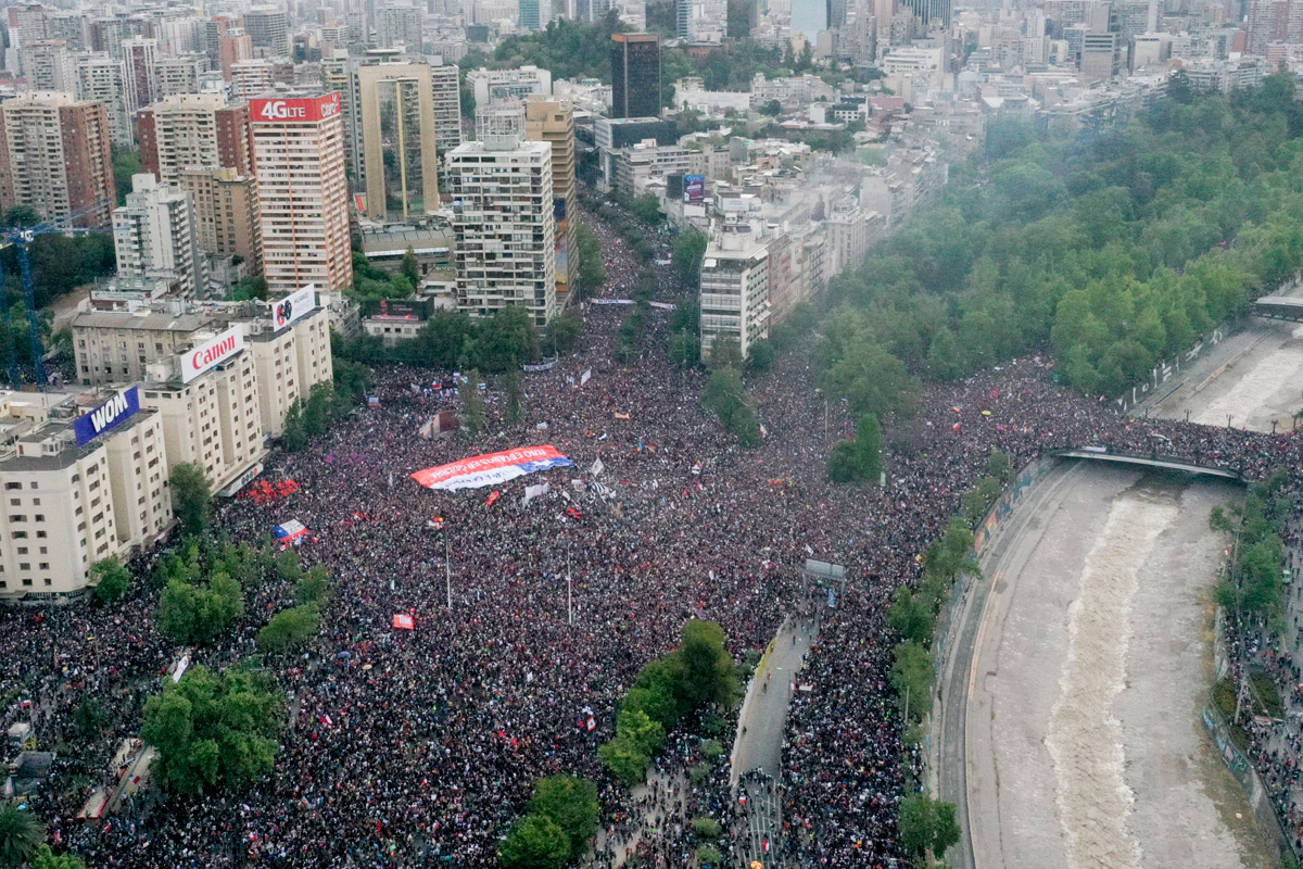 La marcha más grande de la historia de Chile le reclama a Piñera reformas de fondo