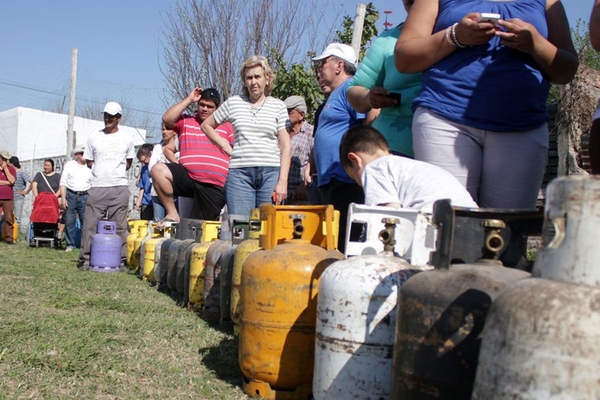 Tarifazo de abril: suben combustibles, gas y subte