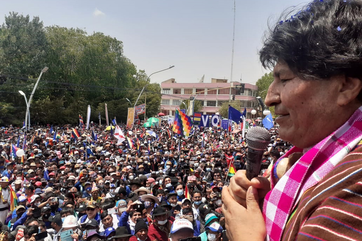 Evo fue recibido por una multitud en Villazón en su primer acto en suelo boliviano