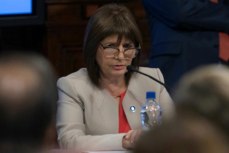 Bullrich defendió al policía que mató a un hombre de una patada