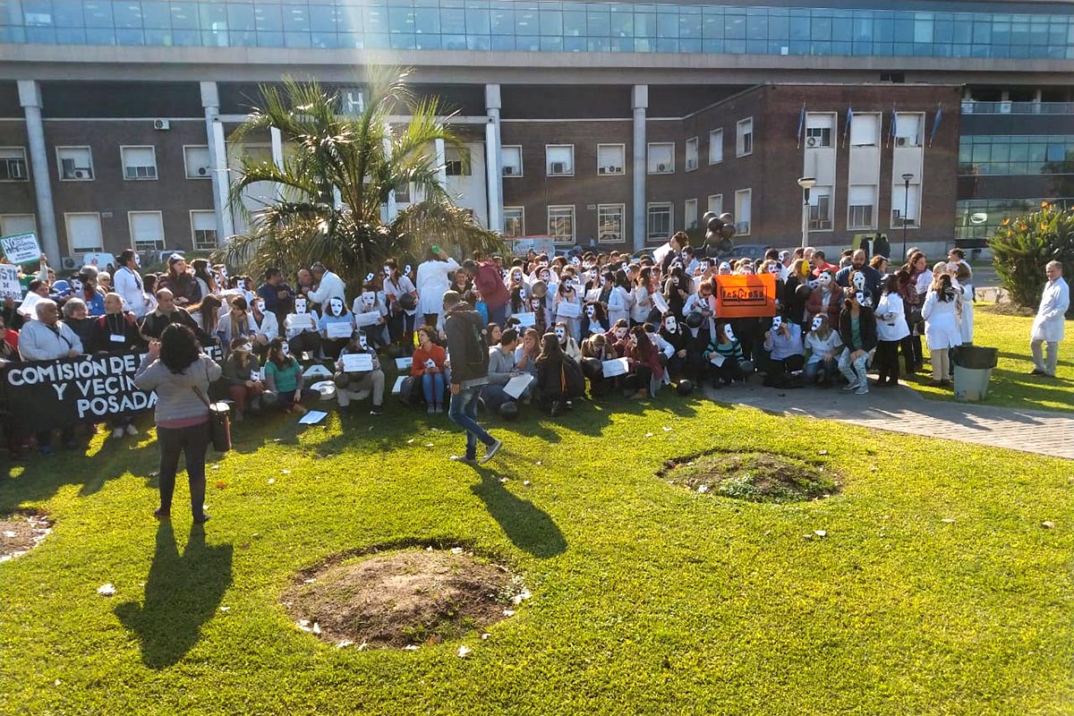 La guardia del Posadas funciona a un 40% y el gobierno amenaza con traer médicos venezolanos