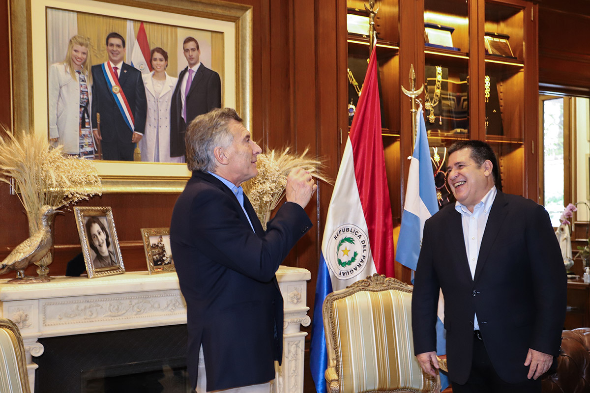 Macri utilizó su cargo en la FIFA para viajar a Paraguay y relanzarse con un discurso destinado a su núcleo duro