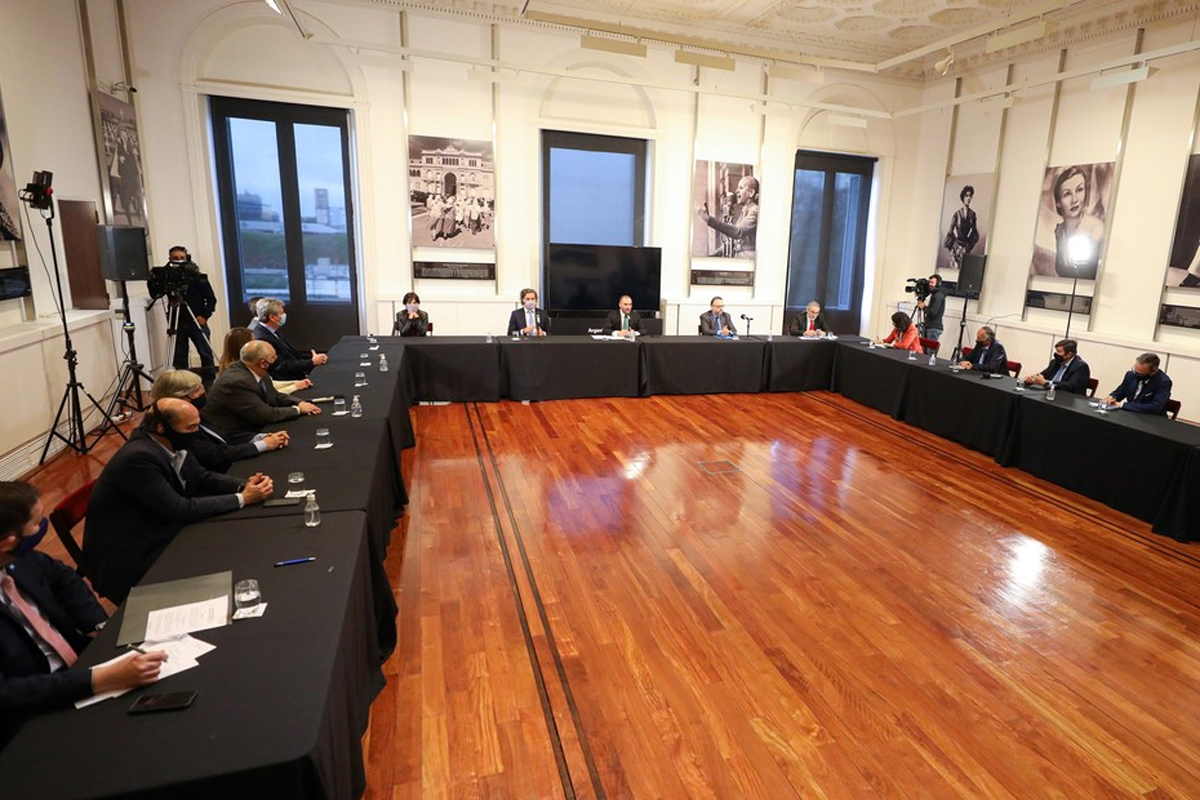 El gobierno asume compromisos ante los exportadores, pero los dólares no aparecen