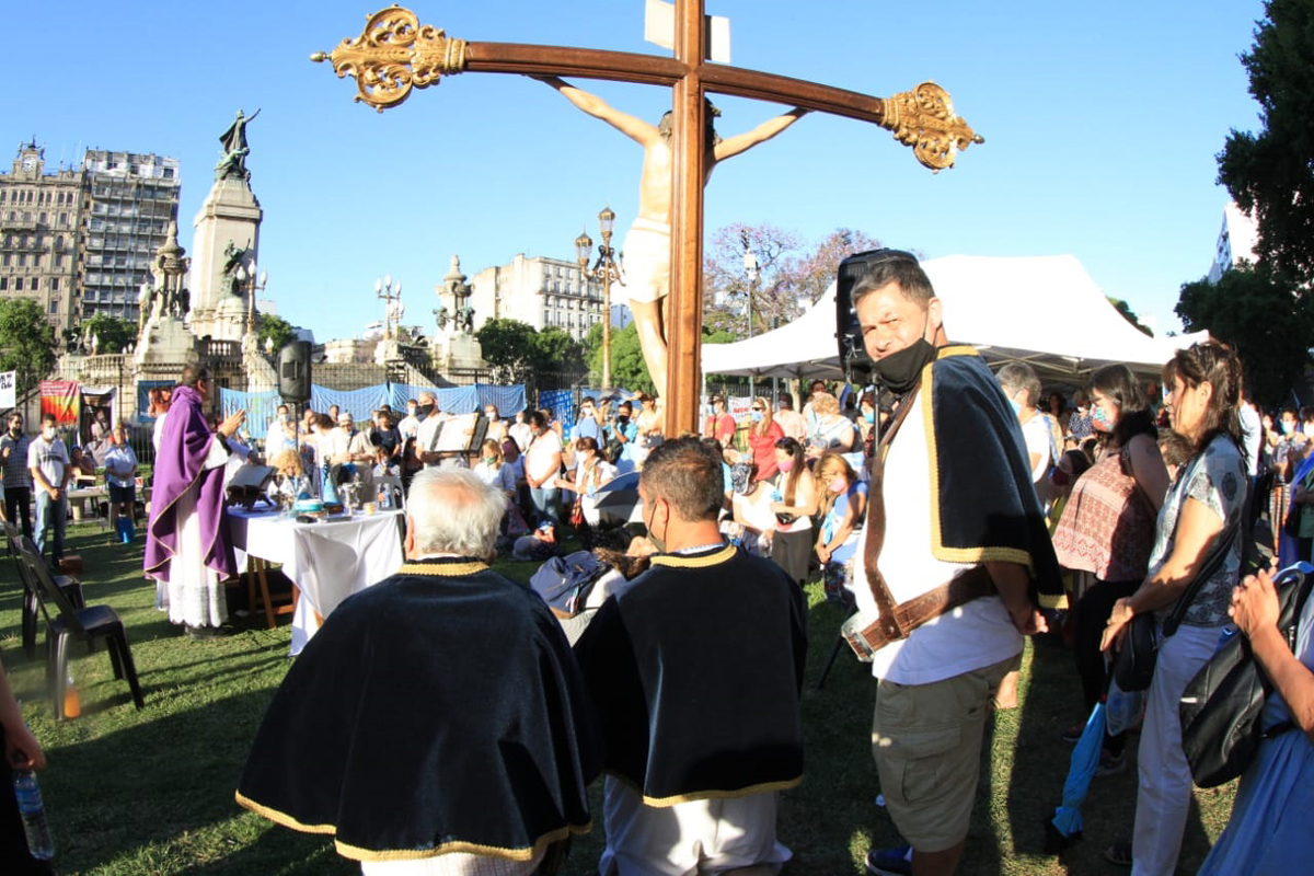 Manifestantes celestes: entre los argumentos religiosos y las denuncias de «brutalidad» policial