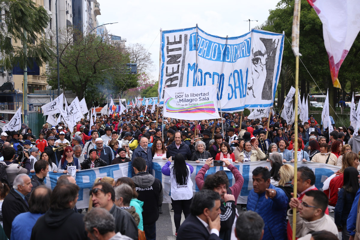Multitudinaria marcha por la liberación de Milagro Sala