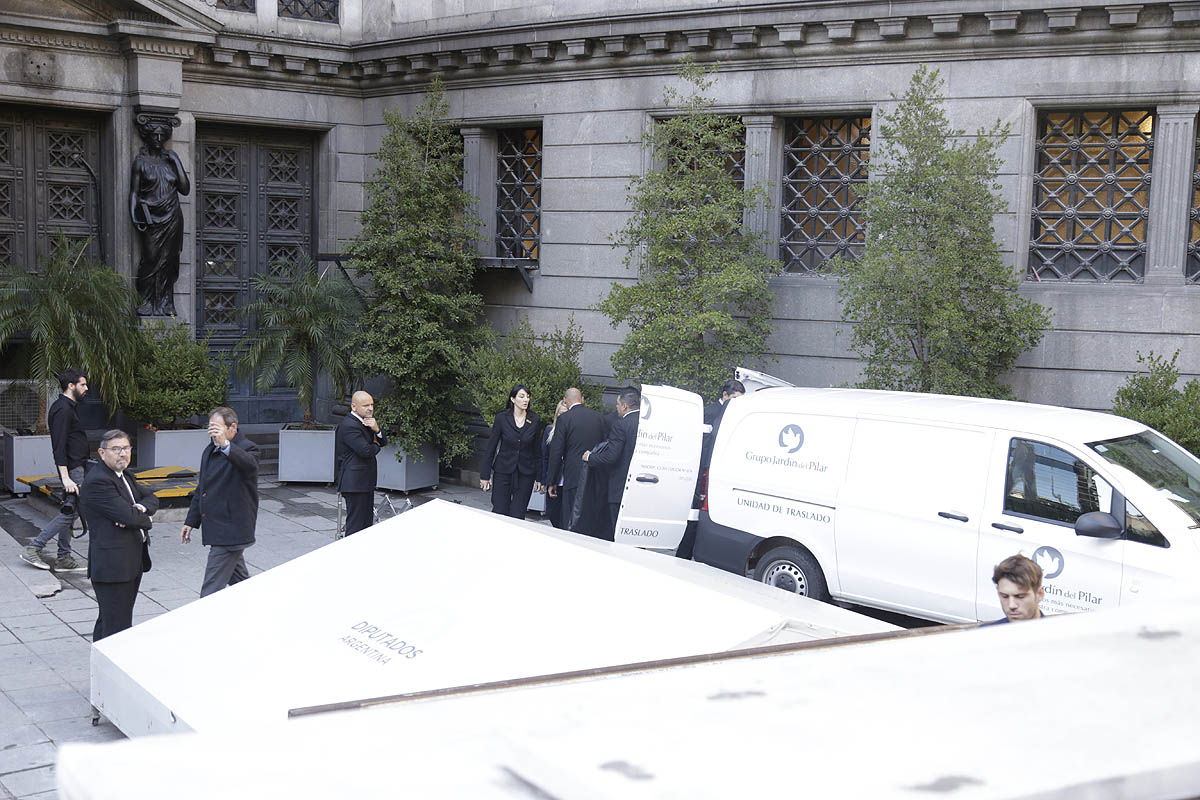 Velan en el Congreso los restos del diputado Olivares