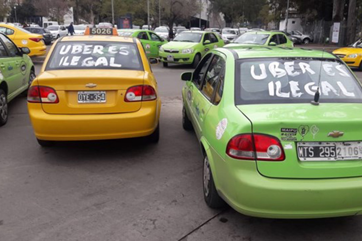 Uber llega a Córdoba con los mismos problemas que en Buenos Aires