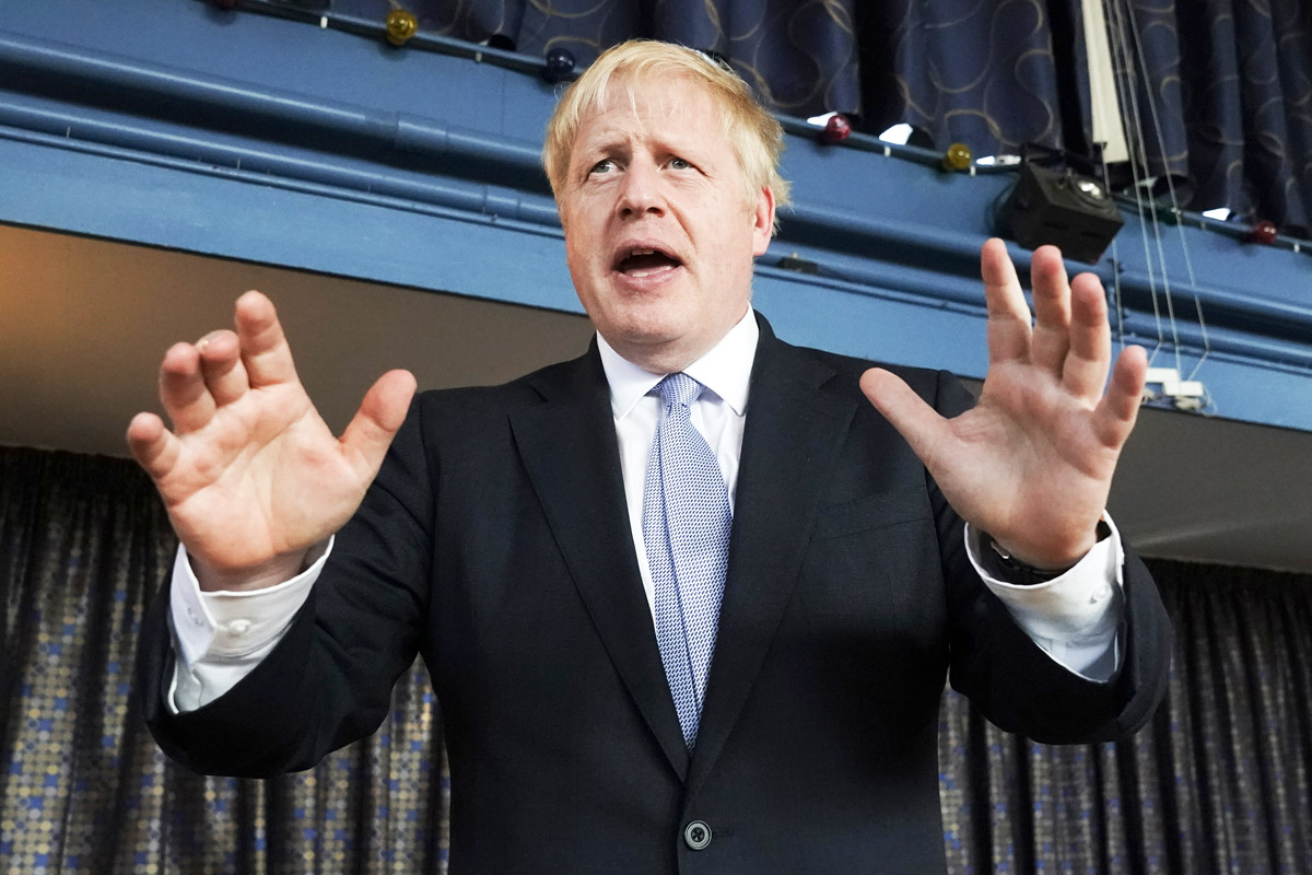 Boris Johnson, en la cuerda floja: deserciones y pedidos de renuncia