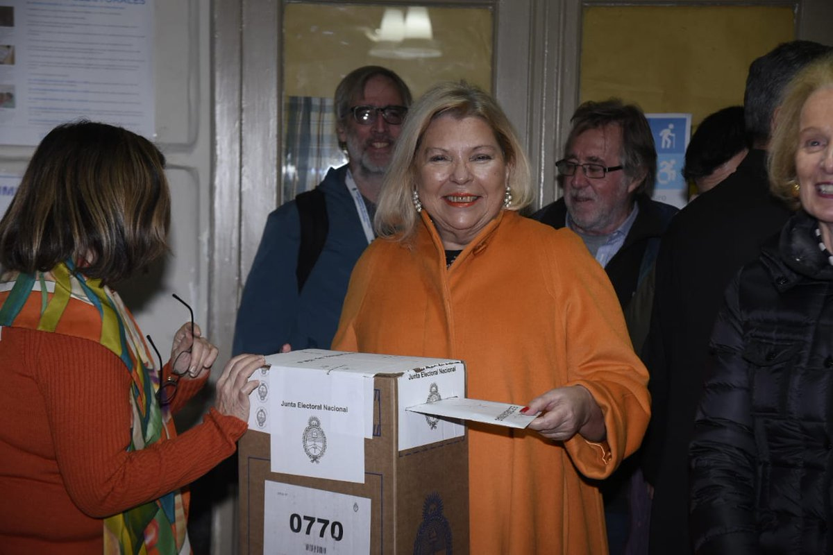 Carrió, tras votar: «No tengo idea de nada de lo que está pasando»