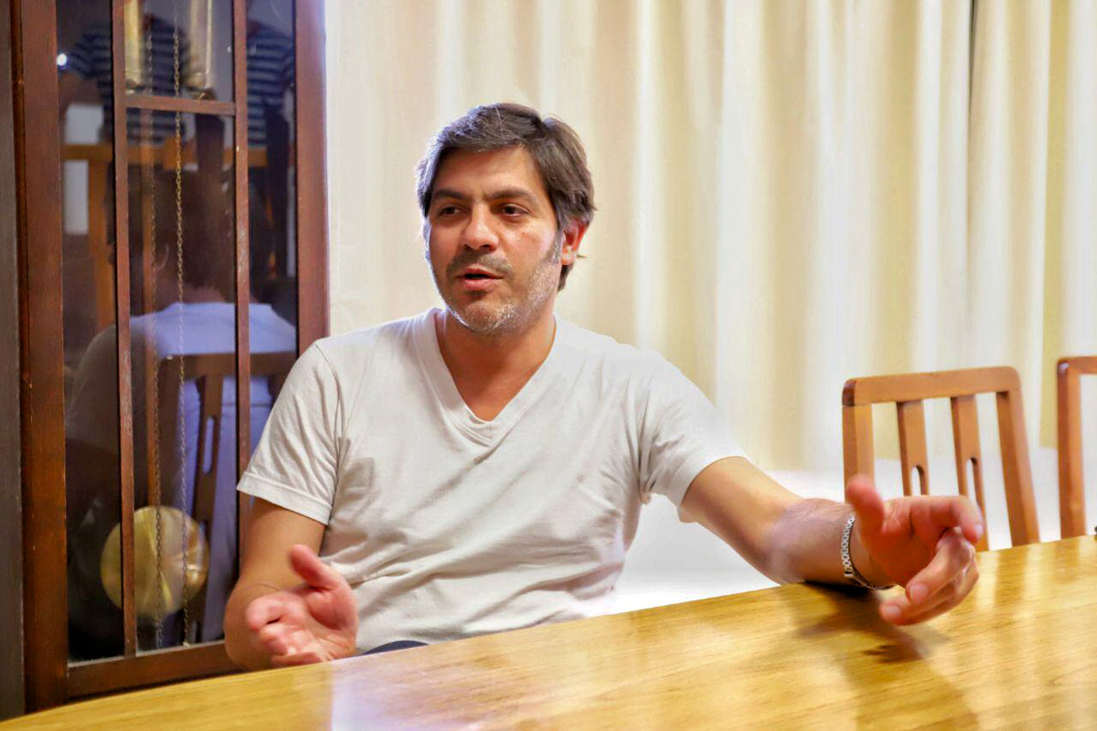 El mentor de la campaña «pueblo por pueblo» que proyectó la figura de Kicillof