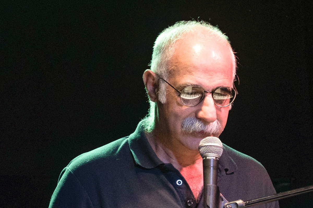 Leo Maslíah: «La mayoría de la gente escucha idioteces»