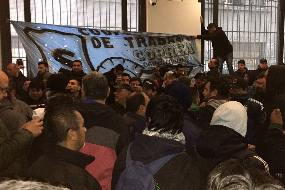 Cooperativas de trabajo tomaron el hall del Ministerio de Energía contra el tarifazo