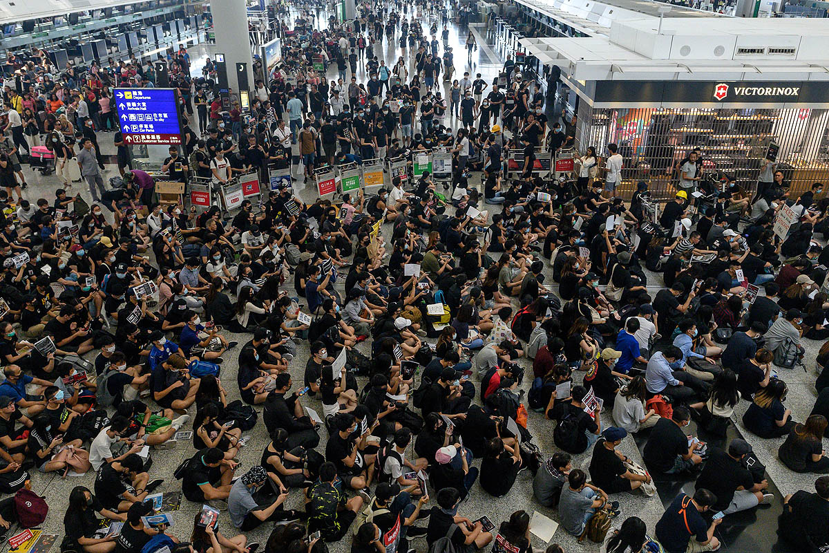 Volvieron a suspender vuelos en Hong Kong por las protestas