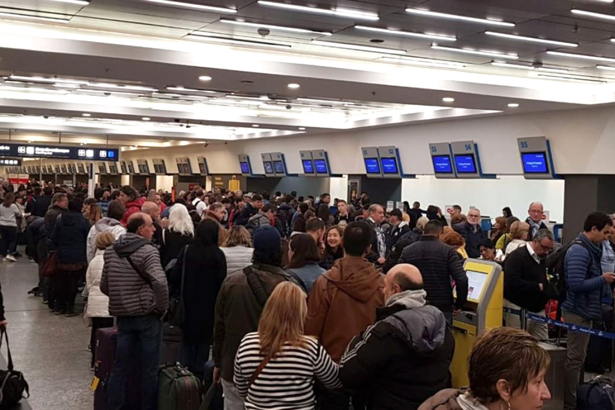 Aeropuertos de todo el país paralizados por reclamos gremiales