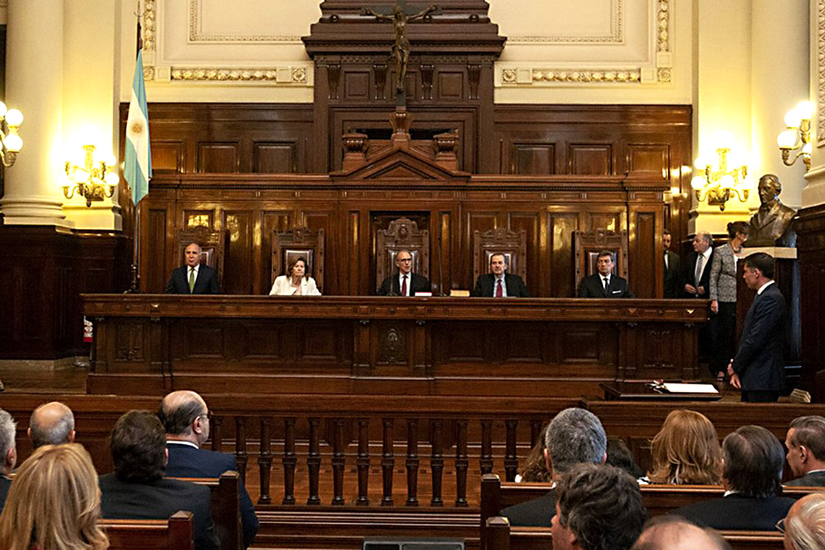 Una sorpresiva decisión de la Corte Suprema puede atrasar el inicio del primer juicio contra Cristina Kirchner