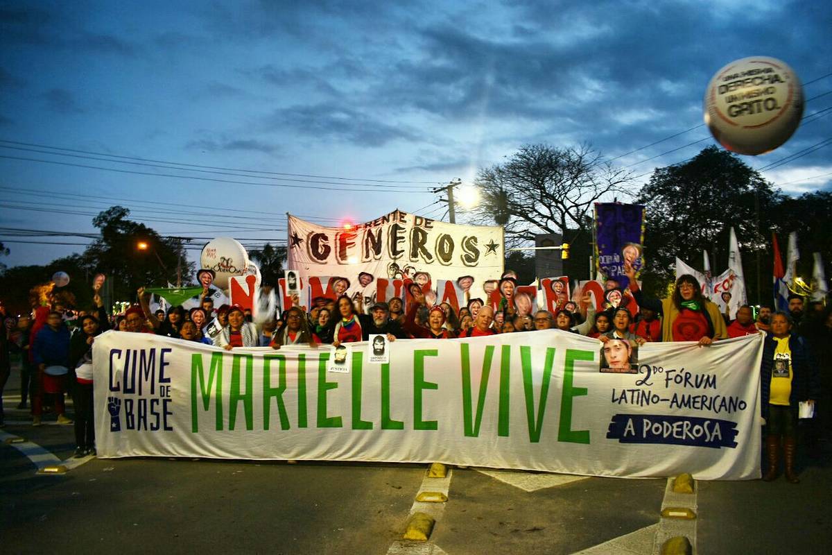 El poderoso paso villero latinoamericano en las calles de Porto Alegre