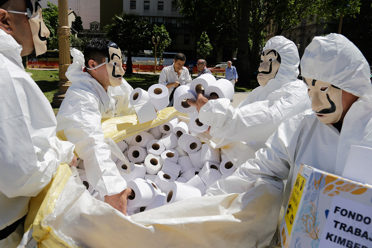 Los trabajadores de Kimberly Clark resisten el cierre definitivo