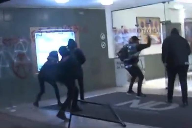 Atacaron el teatro donde se presentaba el documental sobre Santiago Maldonado